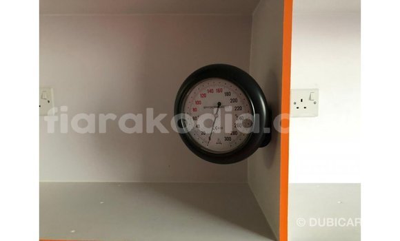 Acheter Import Voiture Toyota Hiace Blanc à Import - Dubai, Diana Acheter Import Voiture Toyota Hiace Blanc à Import - Dubai, Diana