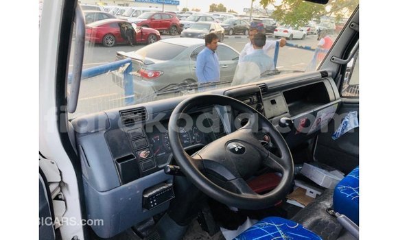 Hividy Mitsubishi Carisma fotsy Car in Import - Dubai in Diana Hividy Mitsubishi Carisma fotsy Car in Import - Dubai in Diana