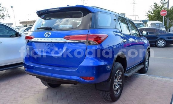 Acheter Import Voiture Toyota Fortuner Bleu à Import - Dubai, Diana Acheter Import Voiture Toyota Fortuner Bleu à Import - Dubai, Diana