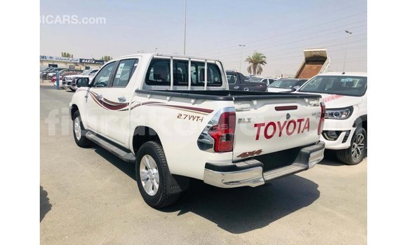Hividy Toyota Hilux fotsy Car in Import - Dubai in Diana Hividy Toyota Hilux fotsy Car in Import - Dubai in Diana