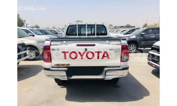 Hividy Toyota Hilux fotsy Car in Import - Dubai in Diana Hividy Toyota Hilux fotsy Car in Import - Dubai in Diana