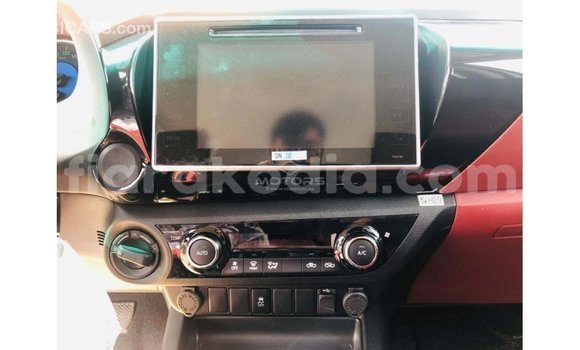 Hividy Toyota Hilux fotsy Car in Import - Dubai in Diana Hividy Toyota Hilux fotsy Car in Import - Dubai in Diana