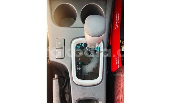 Hividy Toyota Hilux fotsy Car in Import - Dubai in Diana Hividy Toyota Hilux fotsy Car in Import - Dubai in Diana