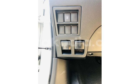 Hividy Toyota Hilux fotsy Car in Import - Dubai in Diana Hividy Toyota Hilux fotsy Car in Import - Dubai in Diana