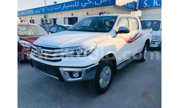 Hividy Toyota Hilux fotsy Car in Import - Dubai in Diana Hividy Toyota Hilux fotsy Car in Import - Dubai in Diana