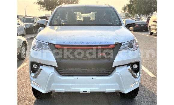 Acheter Import Voiture Toyota Fortuner Blanc à Import - Dubai, Diana