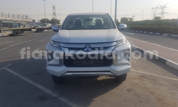 Acheter Import Voiture Mitsubishi L200 Blanc à Import - Dubai, Diana Acheter Import Voiture Mitsubishi L200 Blanc à Import - Dubai, Diana