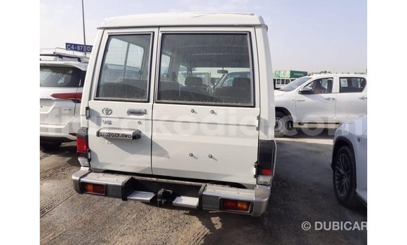 Buy Import Toyota Land Cruiser White Car in Import - Dubai in Diana Buy Import Toyota Land Cruiser White Car in Import - Dubai in Diana