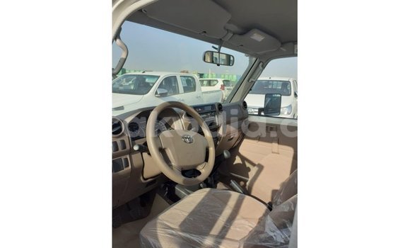 Buy Import Toyota Land Cruiser White Car in Import - Dubai in Diana Buy Import Toyota Land Cruiser White Car in Import - Dubai in Diana