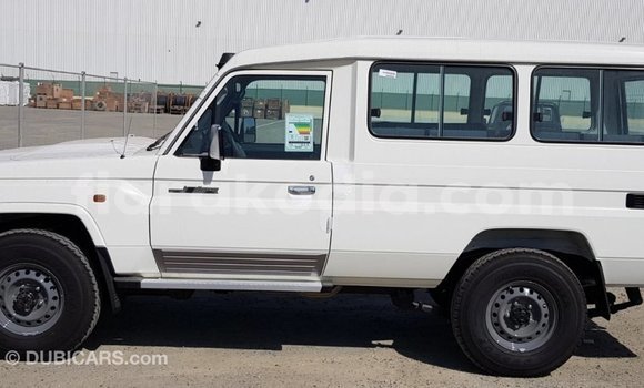 Buy Import Toyota Land Cruiser White Car in Import - Dubai in Diana Buy Import Toyota Land Cruiser White Car in Import - Dubai in Diana
