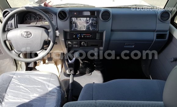 Buy Import Toyota Land Cruiser White Car in Import - Dubai in Diana Buy Import Toyota Land Cruiser White Car in Import - Dubai in Diana