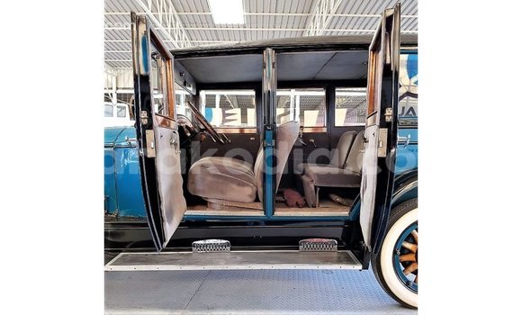 Hividy Buick Electra Blue Car in Import - Dubai in Diana Hividy Buick Electra Blue Car in Import - Dubai in Diana