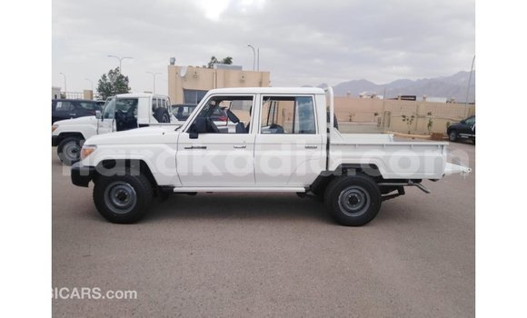 Buy Import Toyota Land Cruiser White Car in Import - Dubai in Diana Buy Import Toyota Land Cruiser White Car in Import - Dubai in Diana