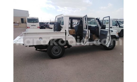 Buy Import Toyota Land Cruiser White Car in Import - Dubai in Diana Buy Import Toyota Land Cruiser White Car in Import - Dubai in Diana