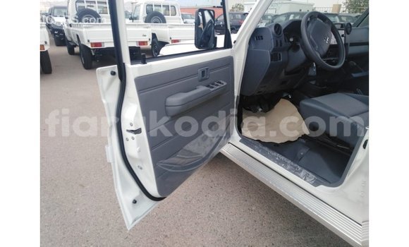 Buy Import Toyota Land Cruiser White Car in Import - Dubai in Diana Buy Import Toyota Land Cruiser White Car in Import - Dubai in Diana
