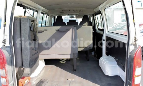 Hividy Toyota Hiace fotsy Car in Import - Dubai in Diana Hividy Toyota Hiace fotsy Car in Import - Dubai in Diana