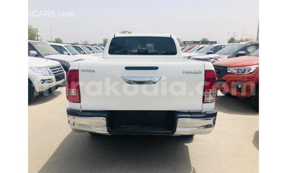 Acheter Import Voiture Toyota Hilux Blanc à Import - Dubai, Diana Acheter Import Voiture Toyota Hilux Blanc à Import - Dubai, Diana