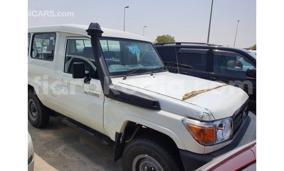 Acheter Import Voiture Toyota Land Cruiser Blanc à Import - Dubai, Diana Acheter Import Voiture Toyota Land Cruiser Blanc à Import - Dubai, Diana