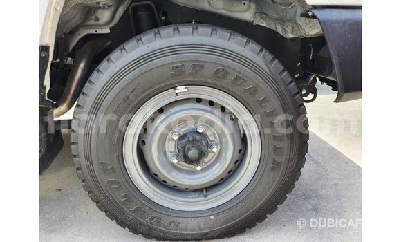 Acheter Import Voiture Toyota Land Cruiser Blanc à Import - Dubai, Diana Acheter Import Voiture Toyota Land Cruiser Blanc à Import - Dubai, Diana