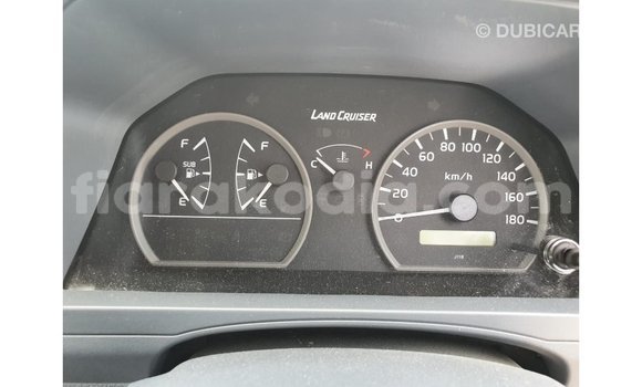 Acheter Import Voiture Toyota Land Cruiser Blanc à Import - Dubai, Diana Acheter Import Voiture Toyota Land Cruiser Blanc à Import - Dubai, Diana