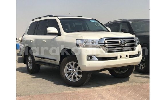 Hividy Toyota Land Cruiser fotsy Car in Import - Dubai in Diana