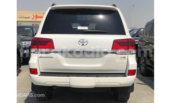 Acheter Import Voiture Toyota Land Cruiser Blanc à Import - Dubai, Diana Acheter Import Voiture Toyota Land Cruiser Blanc à Import - Dubai, Diana
