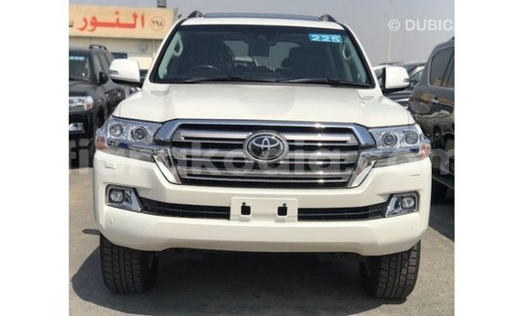 Acheter Import Voiture Toyota Land Cruiser Blanc à Import - Dubai, Diana Acheter Import Voiture Toyota Land Cruiser Blanc à Import - Dubai, Diana