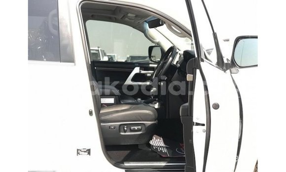 Acheter Import Voiture Toyota Land Cruiser Blanc à Import - Dubai, Diana Acheter Import Voiture Toyota Land Cruiser Blanc à Import - Dubai, Diana