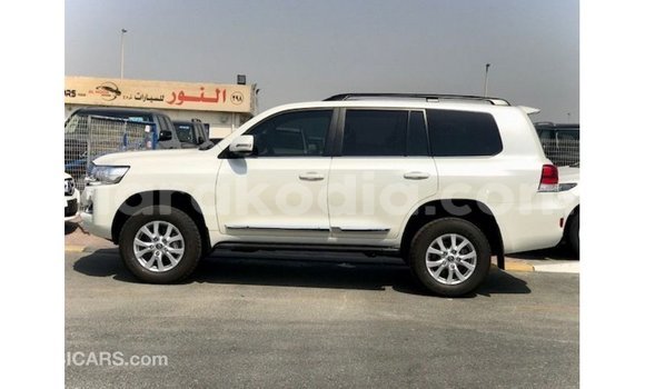 Acheter Import Voiture Toyota Land Cruiser Blanc à Import - Dubai, Diana Acheter Import Voiture Toyota Land Cruiser Blanc à Import - Dubai, Diana