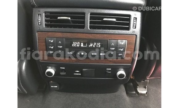 Acheter Import Voiture Toyota Land Cruiser Blanc à Import - Dubai, Diana Acheter Import Voiture Toyota Land Cruiser Blanc à Import - Dubai, Diana