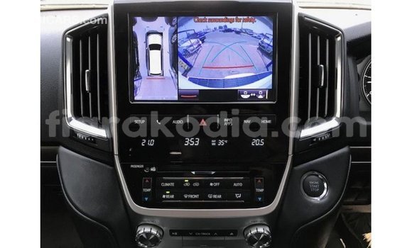 Acheter Import Voiture Toyota Land Cruiser Blanc à Import - Dubai, Diana Acheter Import Voiture Toyota Land Cruiser Blanc à Import - Dubai, Diana