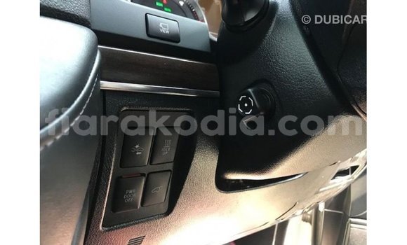 Acheter Import Voiture Toyota Land Cruiser Blanc à Import - Dubai, Diana Acheter Import Voiture Toyota Land Cruiser Blanc à Import - Dubai, Diana