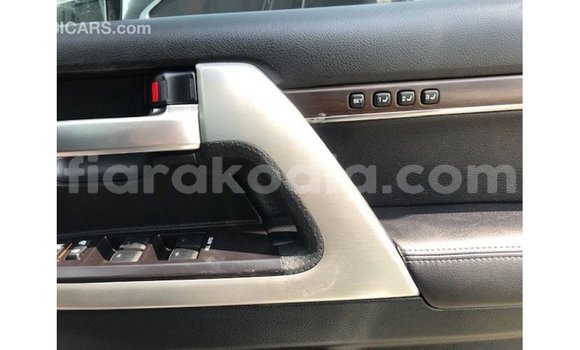 Acheter Import Voiture Toyota Land Cruiser Blanc à Import - Dubai, Diana Acheter Import Voiture Toyota Land Cruiser Blanc à Import - Dubai, Diana