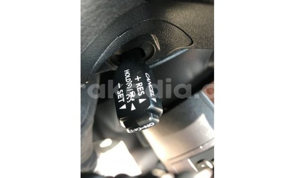 Acheter Import Voiture Toyota Land Cruiser Blanc à Import - Dubai, Diana Acheter Import Voiture Toyota Land Cruiser Blanc à Import - Dubai, Diana