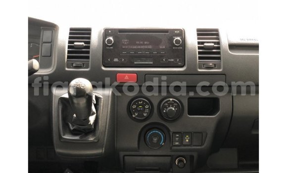 Hividy Toyota Hiace fotsy Car in Import - Dubai in Diana Hividy Toyota Hiace fotsy Car in Import - Dubai in Diana