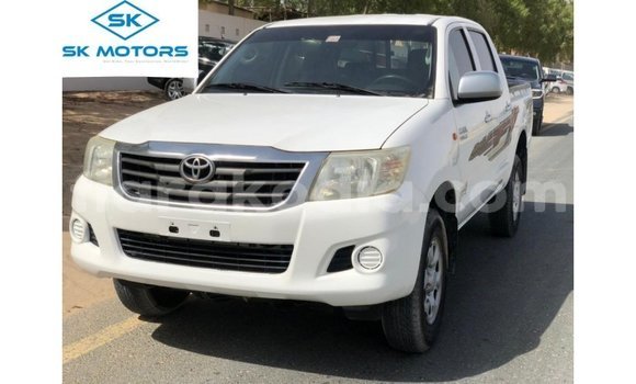 Hividy Toyota Hilux fotsy Car in Import - Dubai in Diana