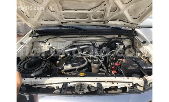 Hividy Toyota Hilux fotsy Car in Import - Dubai in Diana Hividy Toyota Hilux fotsy Car in Import - Dubai in Diana