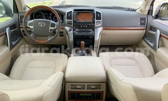 Hividy Toyota Land Cruiser fotsy Car in Import - Dubai in Diana Hividy Toyota Land Cruiser fotsy Car in Import - Dubai in Diana
