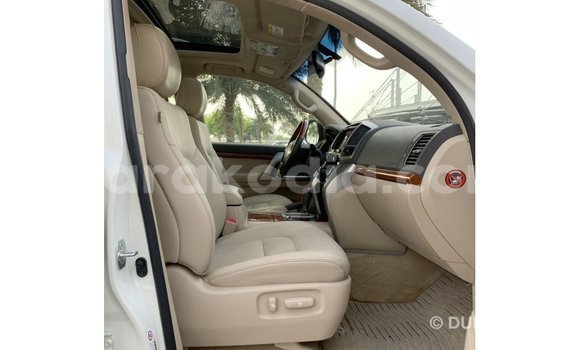 Hividy Toyota Land Cruiser fotsy Car in Import - Dubai in Diana Hividy Toyota Land Cruiser fotsy Car in Import - Dubai in Diana