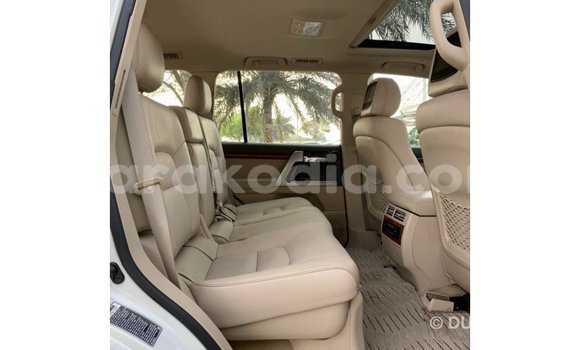 Hividy Toyota Land Cruiser fotsy Car in Import - Dubai in Diana Hividy Toyota Land Cruiser fotsy Car in Import - Dubai in Diana