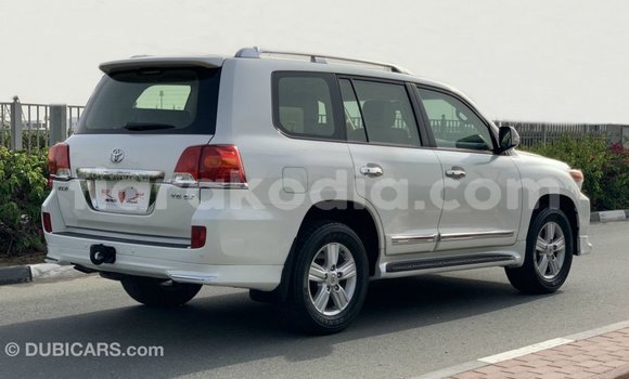 Hividy Toyota Land Cruiser fotsy Car in Import - Dubai in Diana Hividy Toyota Land Cruiser fotsy Car in Import - Dubai in Diana