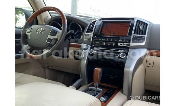 Hividy Toyota Land Cruiser fotsy Car in Import - Dubai in Diana Hividy Toyota Land Cruiser fotsy Car in Import - Dubai in Diana