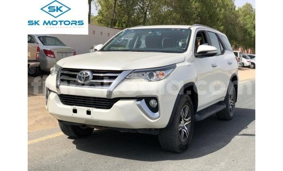 Acheter Import Voiture Toyota Fortuner Blanc à Import - Dubai, Diana Acheter Import Voiture Toyota Fortuner Blanc à Import - Dubai, Diana