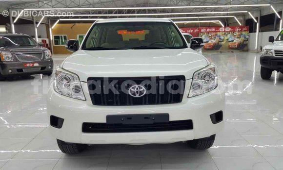 Acheter Import Voiture Toyota Prado Blanc à Import - Dubai, Diana Acheter Import Voiture Toyota Prado Blanc à Import - Dubai, Diana