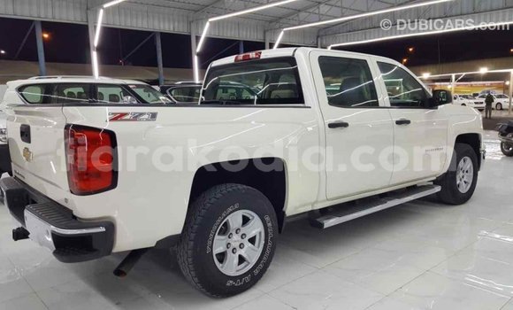 Acheter Import Voiture Chevrolet Silverado Blanc à Import - Dubai, Diana Acheter Import Voiture Chevrolet Silverado Blanc à Import - Dubai, Diana