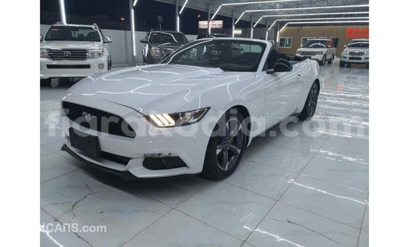 Acheter Import Voiture Ford Mustang Blanc à Import - Dubai, Diana Acheter Import Voiture Ford Mustang Blanc à Import - Dubai, Diana