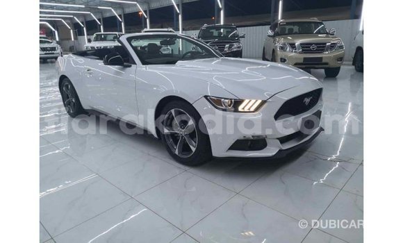 Acheter Import Voiture Ford Mustang Blanc à Import - Dubai, Diana Acheter Import Voiture Ford Mustang Blanc à Import - Dubai, Diana