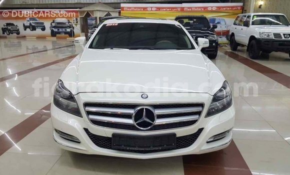 Acheter Import Voiture Mercedes‒Benz 190 (W201) Blanc à Import - Dubai, Diana Acheter Import Voiture Mercedes‒Benz 190 (W201) Blanc à Import - Dubai, Diana