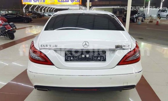 Acheter Import Voiture Mercedes‒Benz 190 (W201) Blanc à Import - Dubai, Diana Acheter Import Voiture Mercedes‒Benz 190 (W201) Blanc à Import - Dubai, Diana