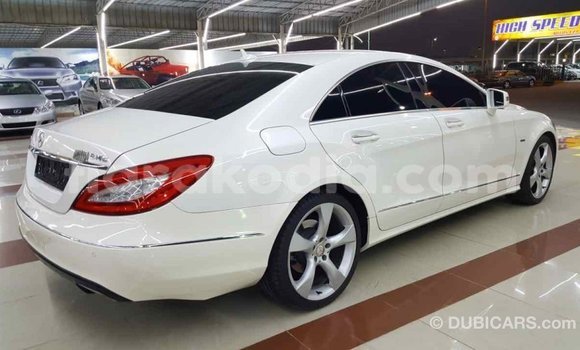 Acheter Import Voiture Mercedes‒Benz 190 (W201) Blanc à Import - Dubai, Diana Acheter Import Voiture Mercedes‒Benz 190 (W201) Blanc à Import - Dubai, Diana